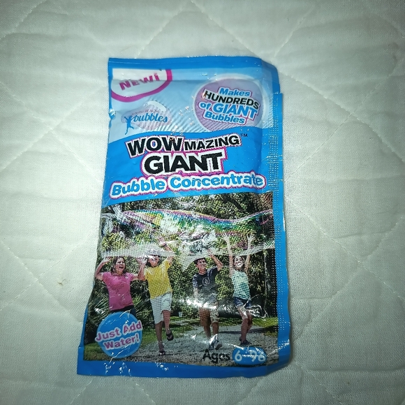Huge oversized bubble blower and special concentrated Giant bubble fluid. - Picture 5 of 5